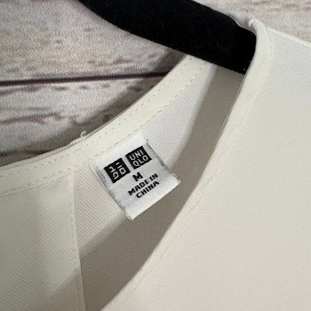Uniqlo A-Line White Top Sz Med - Picture 6 of 6